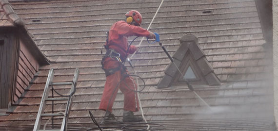 Nettoyage de toit avec Mayer Couverture